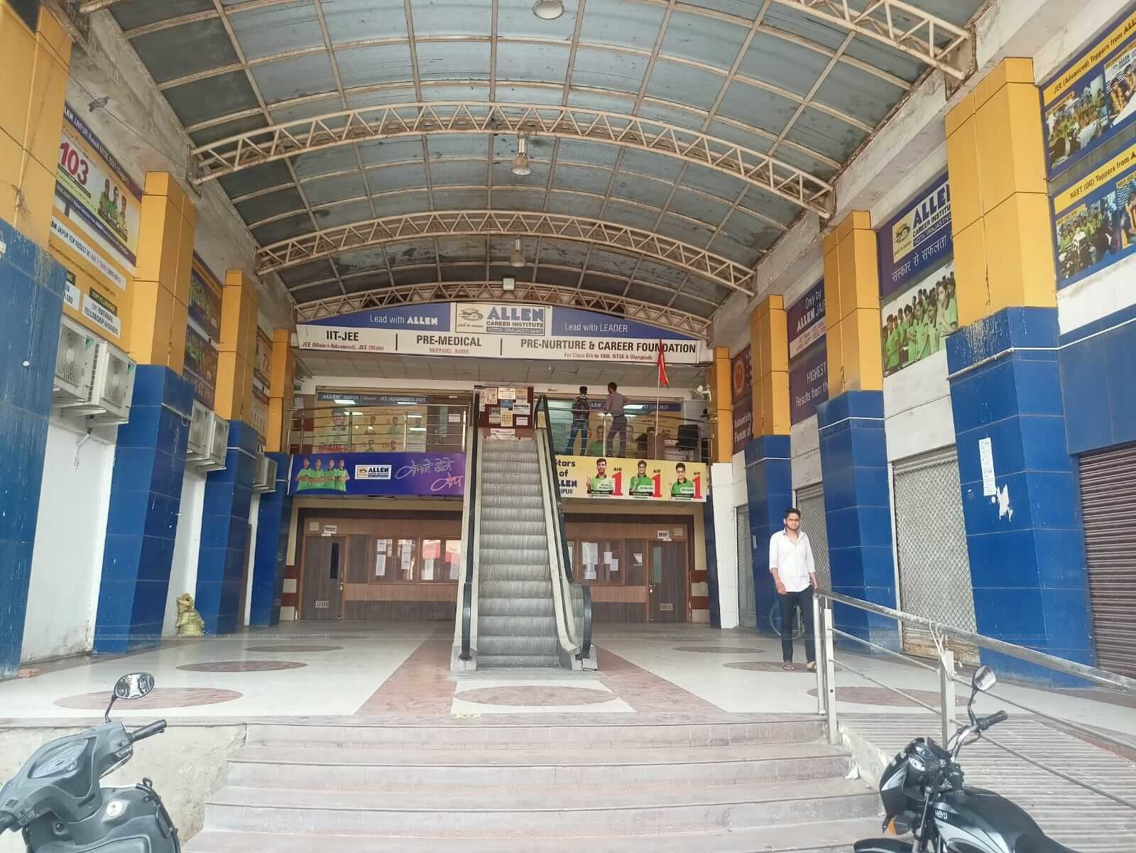 Which is better Allen Jaipur or Aakash Jaipur for IIT JEE coaching in