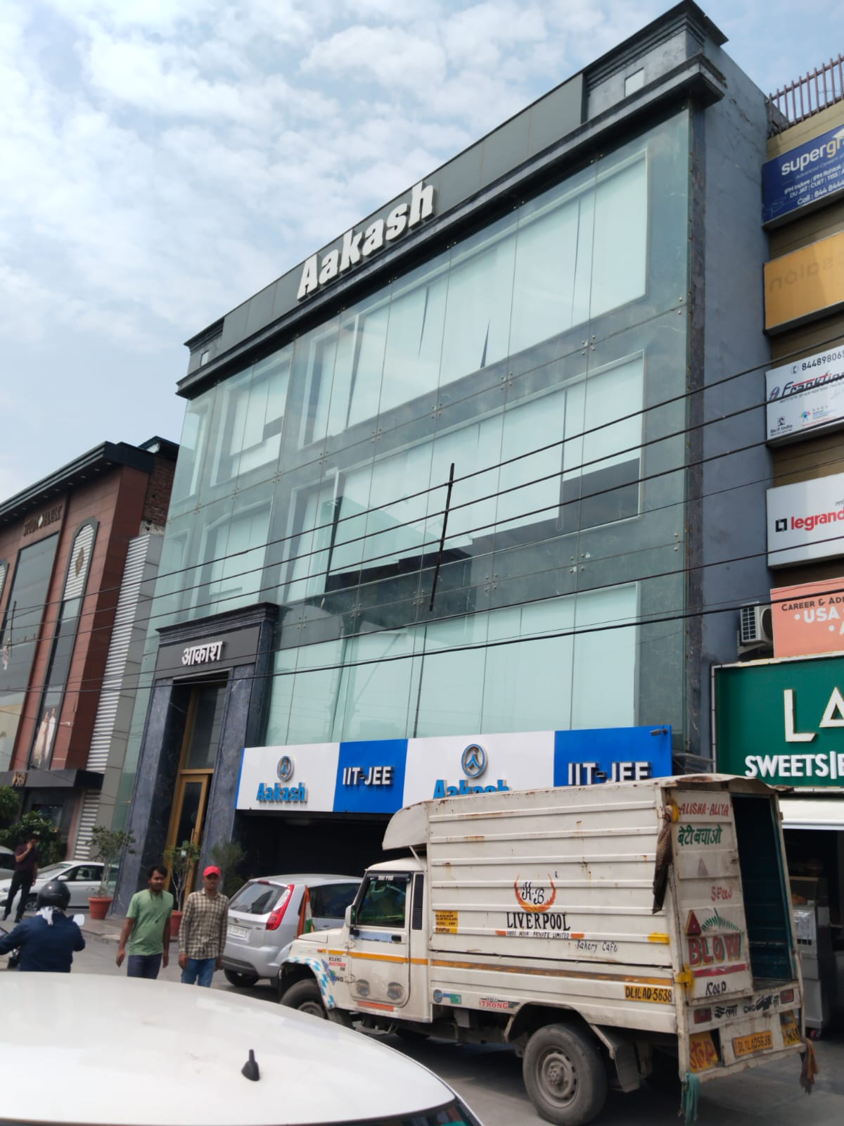 Aakash Institute (Engg. and Foundation Wing), South Extension I, New